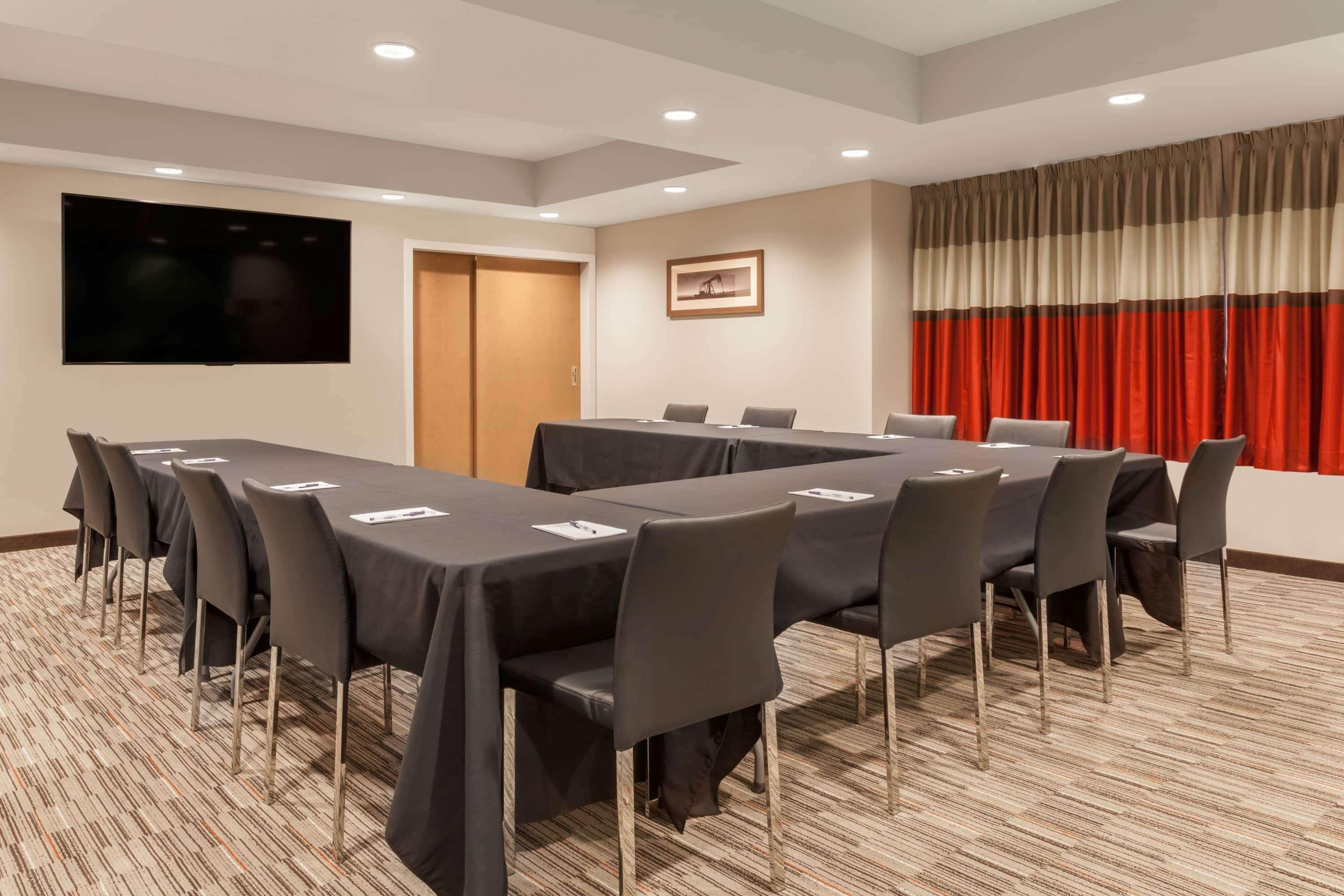 Microtel & By Wyndham Oyster Bay Hotel 2*