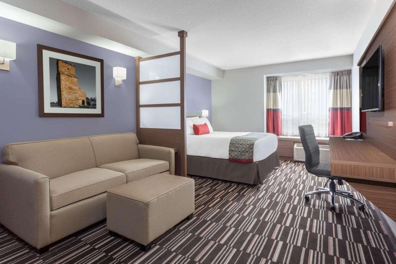 Microtel & By Wyndham Oyster Bay 2*