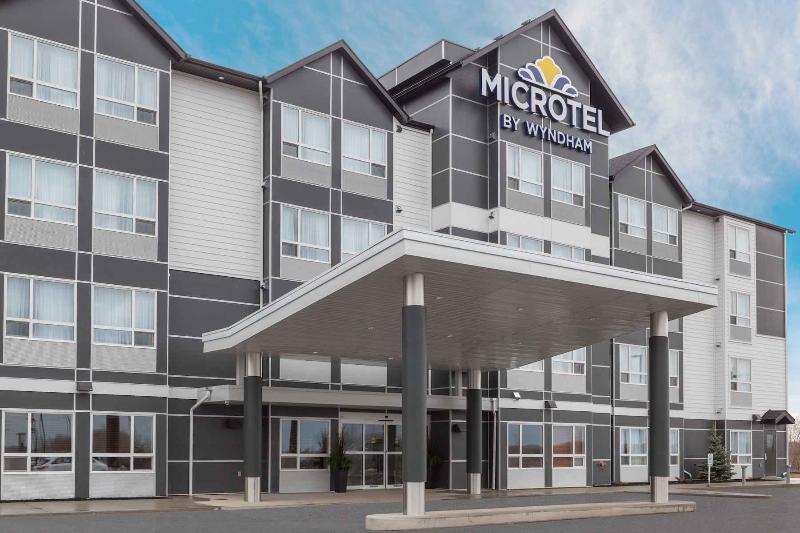 Microtel & By Wyndham Oyster Bay Hotel