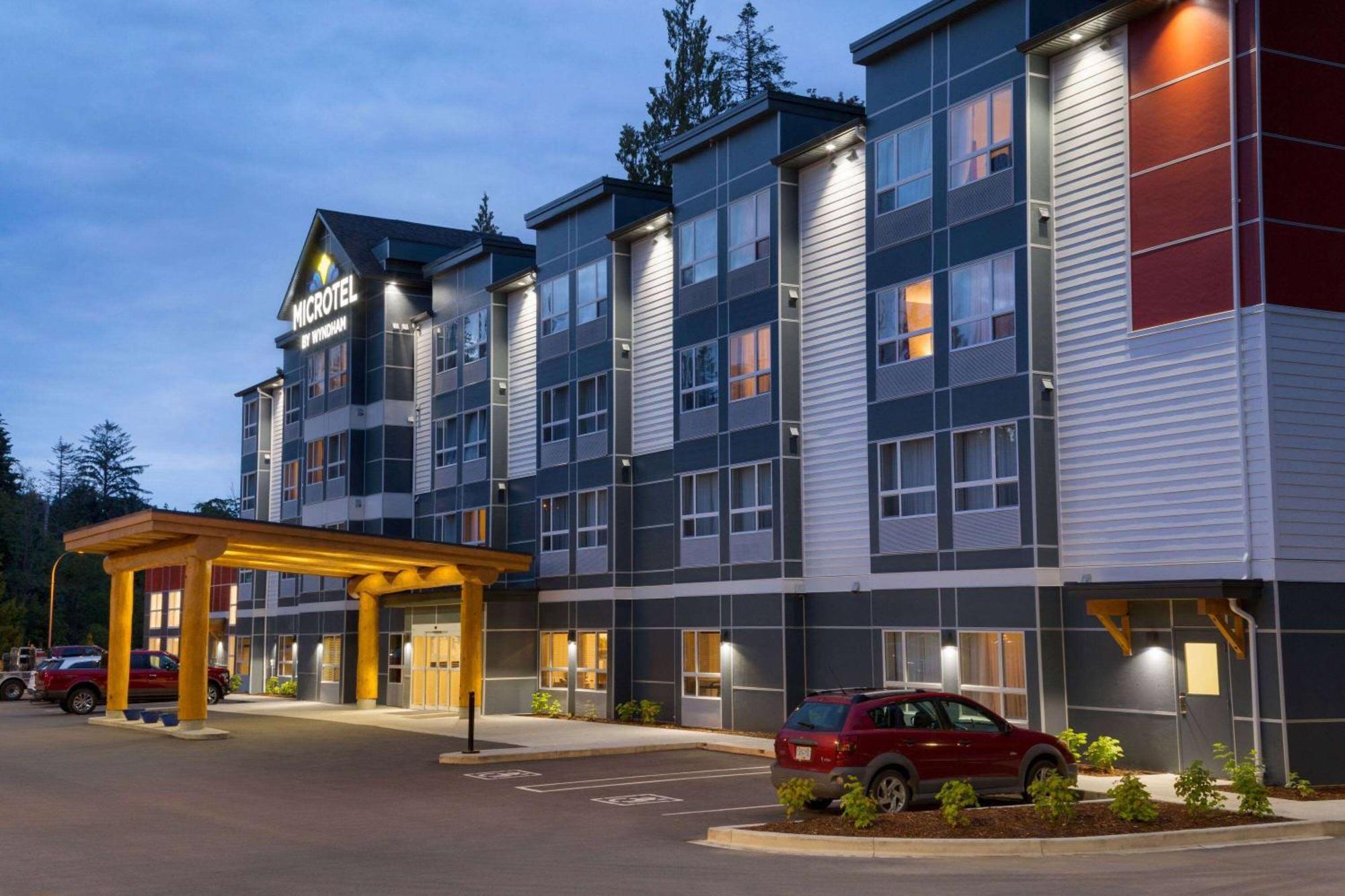Microtel & By Wyndham Oyster Bay Ladysmith