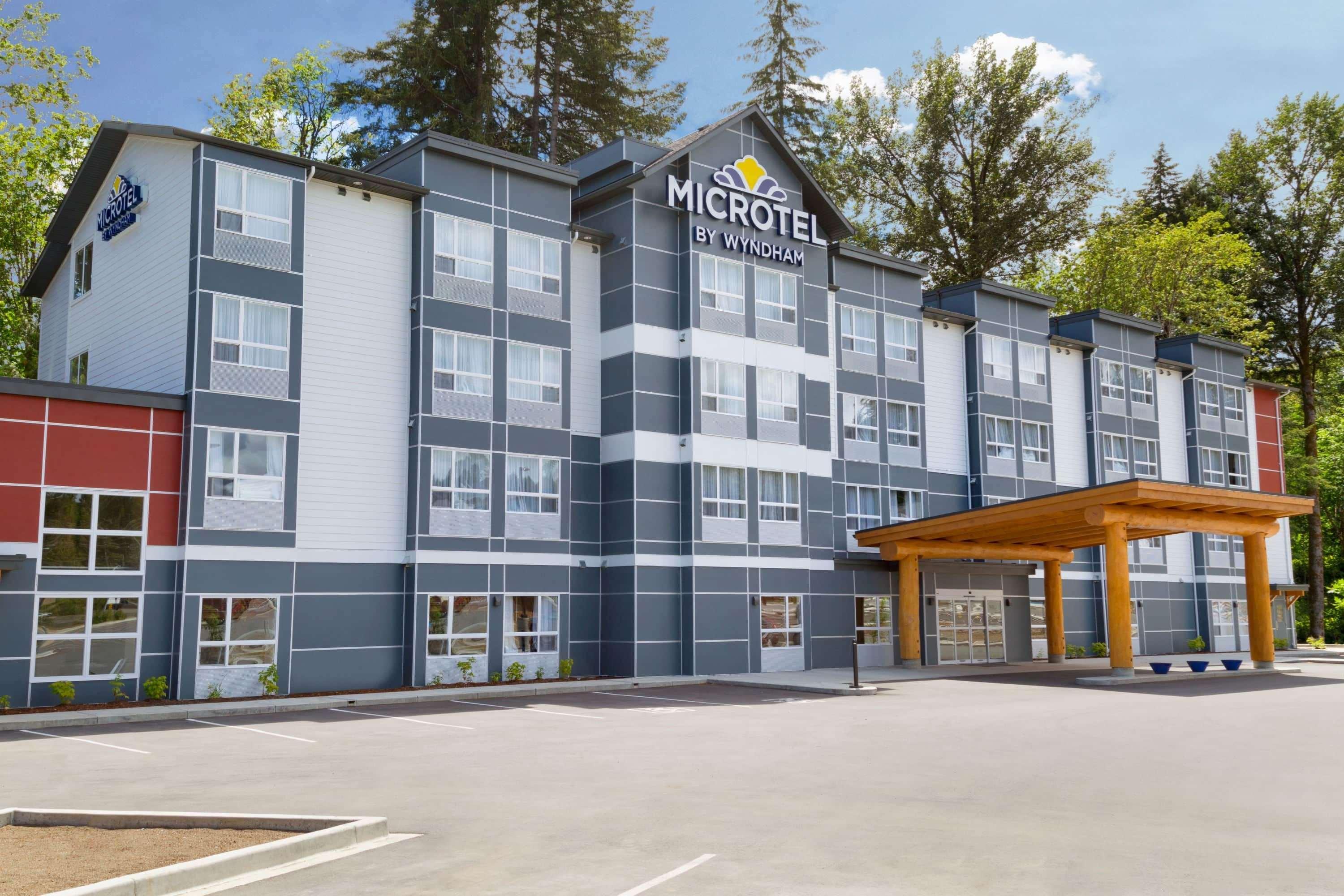 Microtel & By Wyndham Oyster Bay Ladysmith