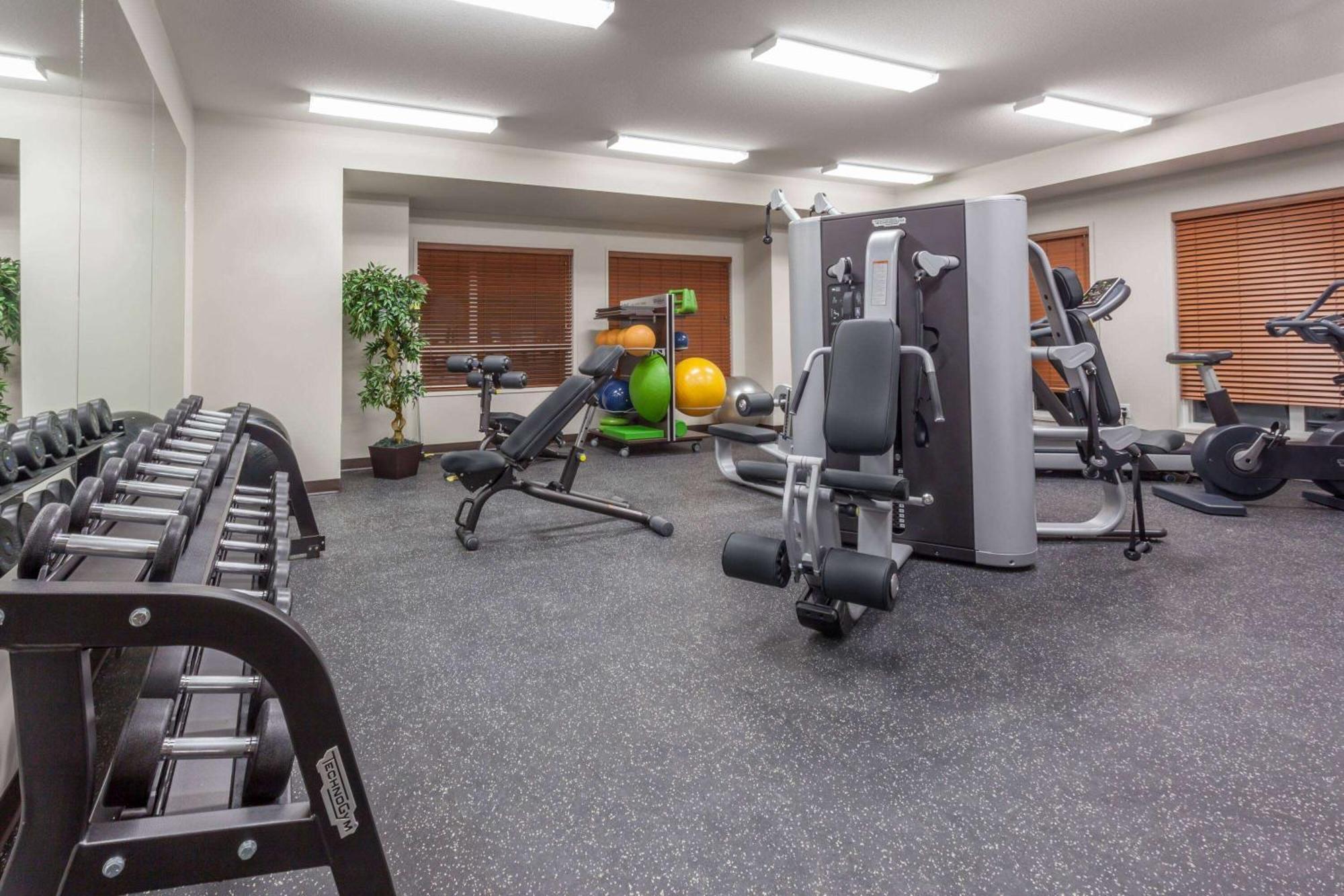 Microtel & By Wyndham Oyster Bay 2*