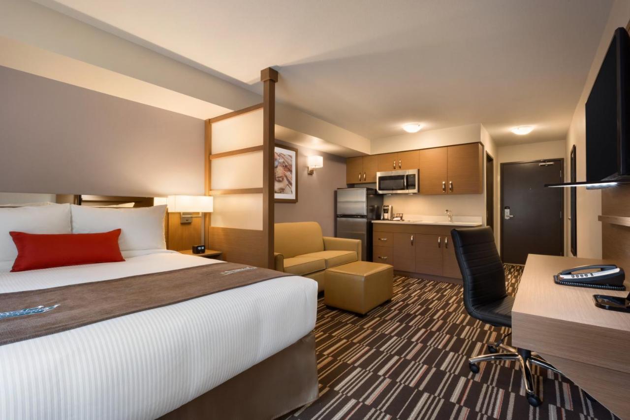 Microtel & By Wyndham Oyster Bay Hotel Ladysmith